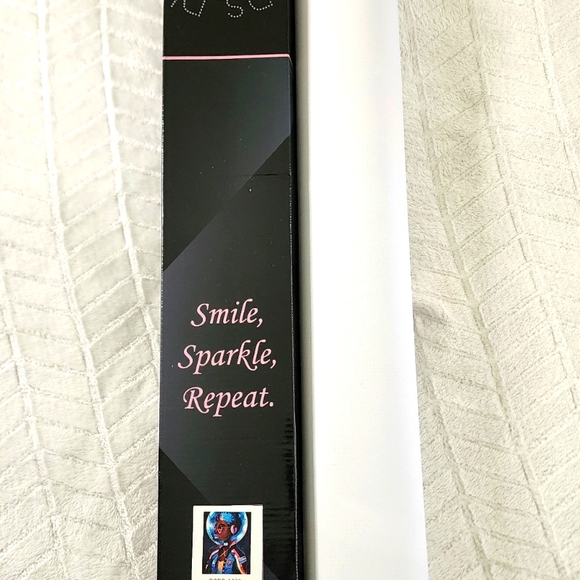 Distracted by Diamonds, Diamond Painting Kit - Picture 5 of 5